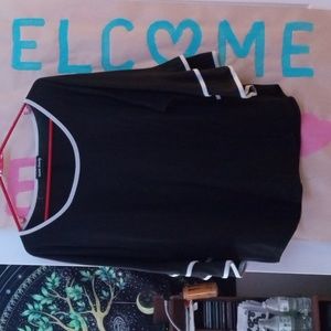 Women's black/white top